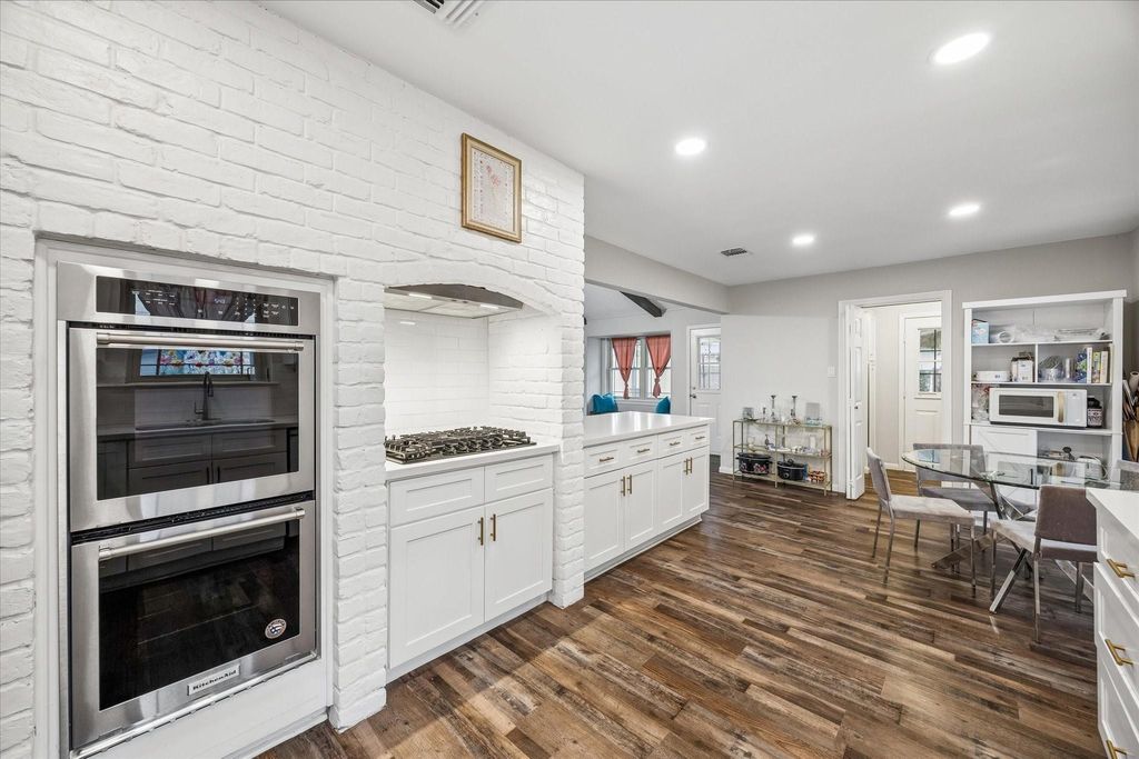 Photo of 7711 Twin Hills Drive, Houston, TX 77071 (MLS # 46312943)