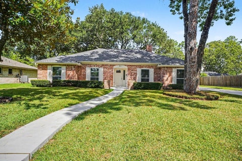 Photo of 2817 Frostwood Circle CIR, Dickinson, TX 77539 (MLS # 30795282)