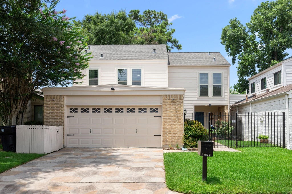 Photo of 1375 Bullock Lane, Houston, TX 77055 (MLS # 39154478)