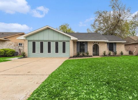 Photo of 1510 Tarberry Road, Houston, TX 77088 (MLS # 8857617)