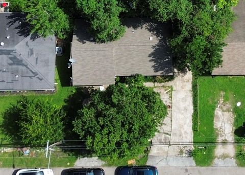 Photo of 707 E 40th 1/2 Street, Houston, TX 77022 (MLS # 4733668)