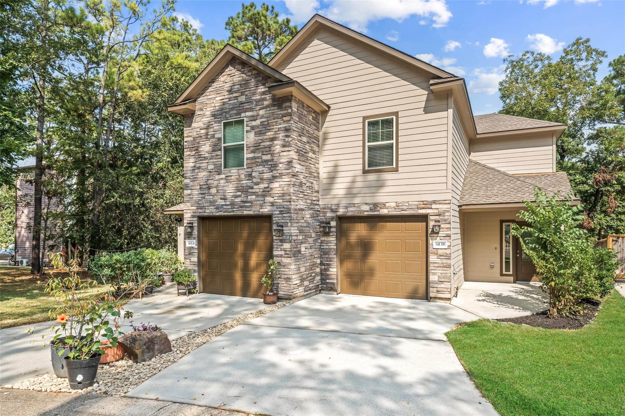 1413 E April Villas