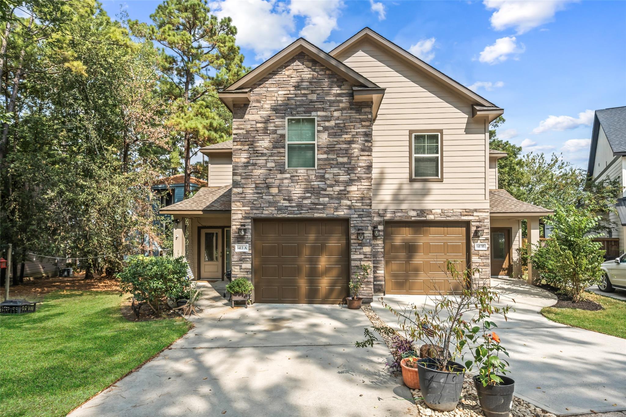 1413 E April Villas