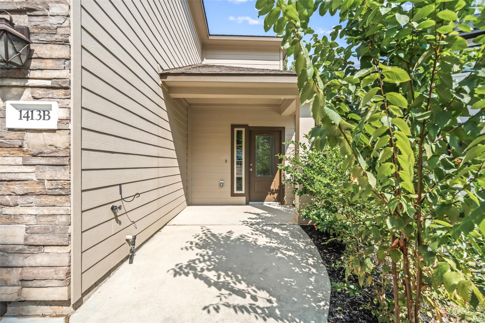 1413 E April Villas
