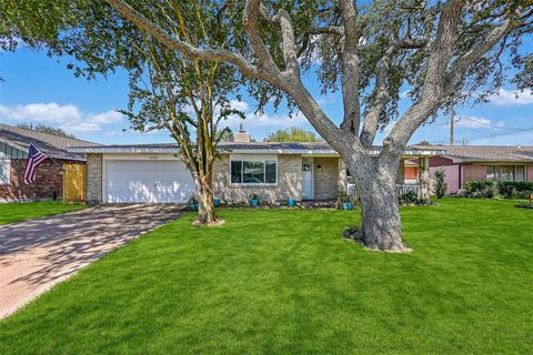 214 Tuna Avenue Galveston TX 77550