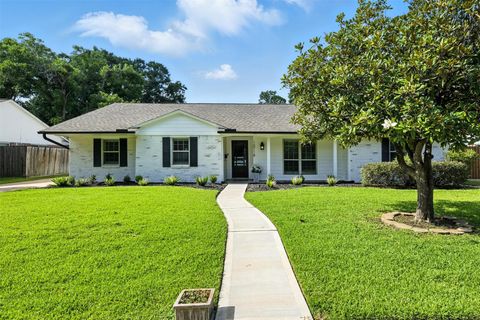 Photo of 10718 Chevy Chase Drive, Houston, TX 77042 (MLS # 30448352)