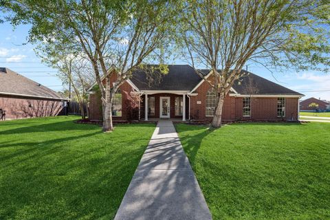 Homes For Sale - 7302 Maple Lane<br/> Baytown, TX 77521