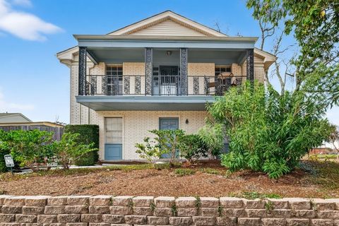 Photo of 18220 Vinland Drive #8220, Houston, TX 77058 (MLS # 77581532)