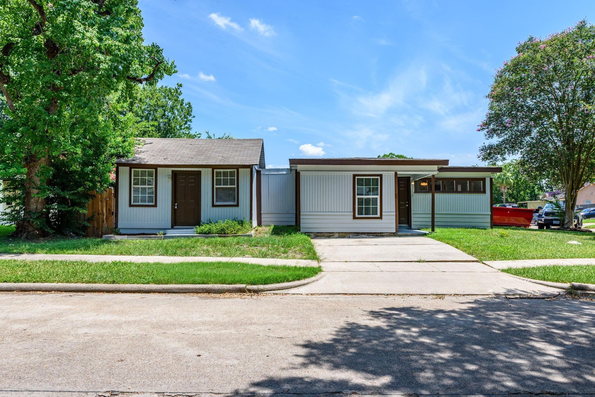 1012 W Hart Avenue