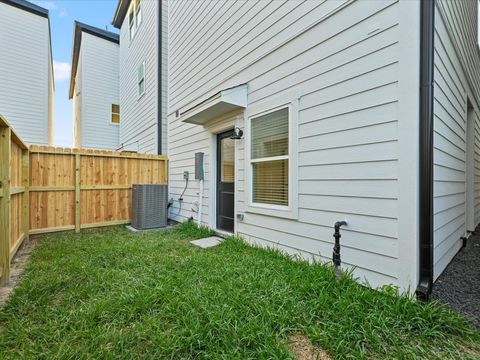 Tiny photo for 4814 Cochran Street St, Houston, TX 77009 (MLS # 56327501)