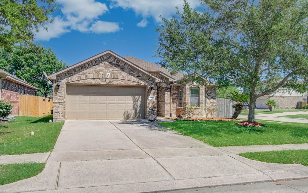Photo of 114 Paleos Flint Drive, La Marque, TX 77568 (MLS # 5553914)