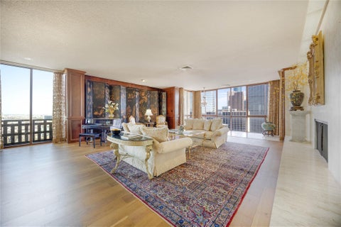 Condo For Sale - 2016 Main Street #PH 6<br/> Houston, TX 77002