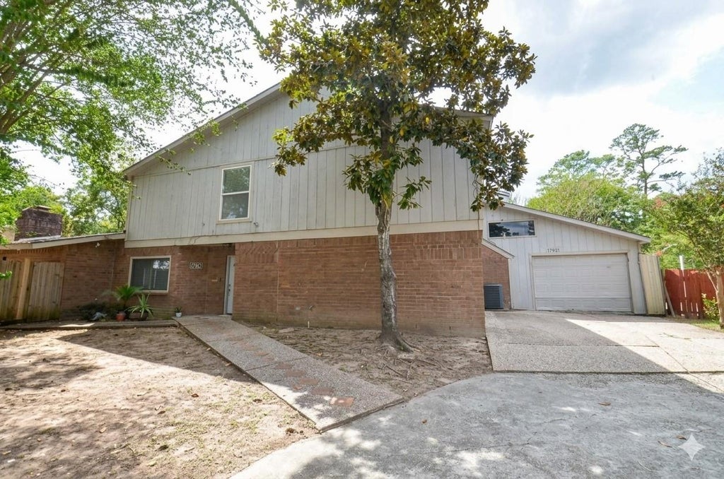 Photo of 17821 S Cypress Villas Drive, Spring, TX 77379 (MLS # 24125907)