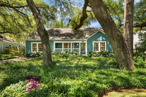 Photo of 232 W 33rd Street, Houston, TX 77018 (MLS # 27328830)