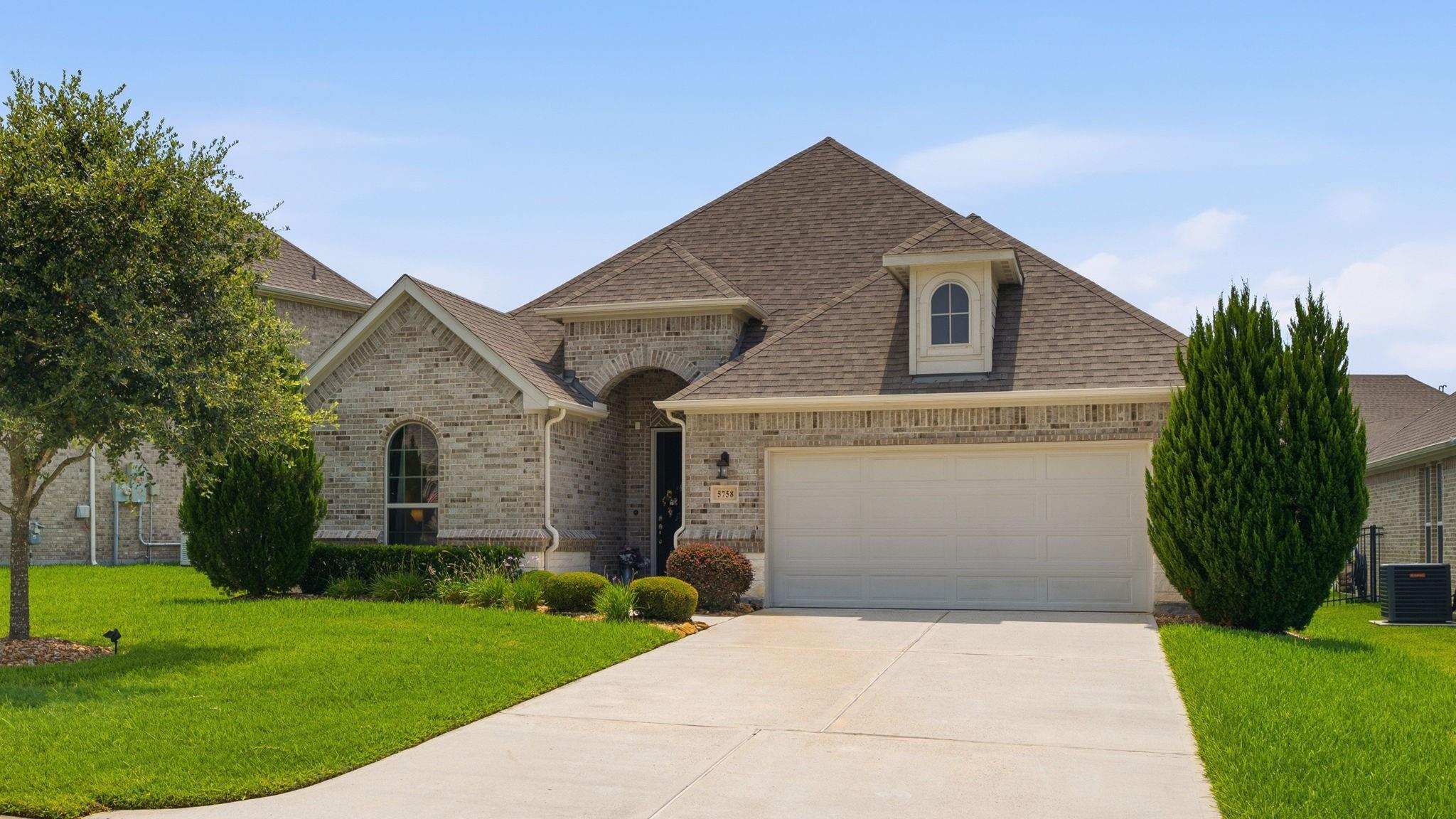 5758 Lakeside Villas Court