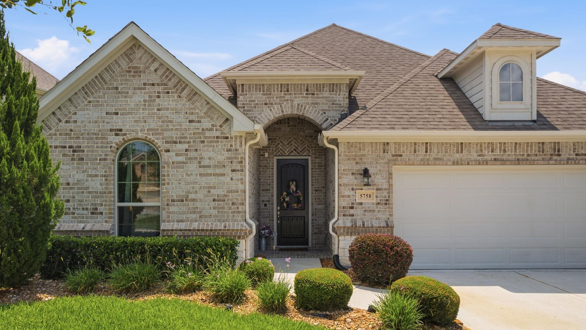 5758 Lakeside Villas Court