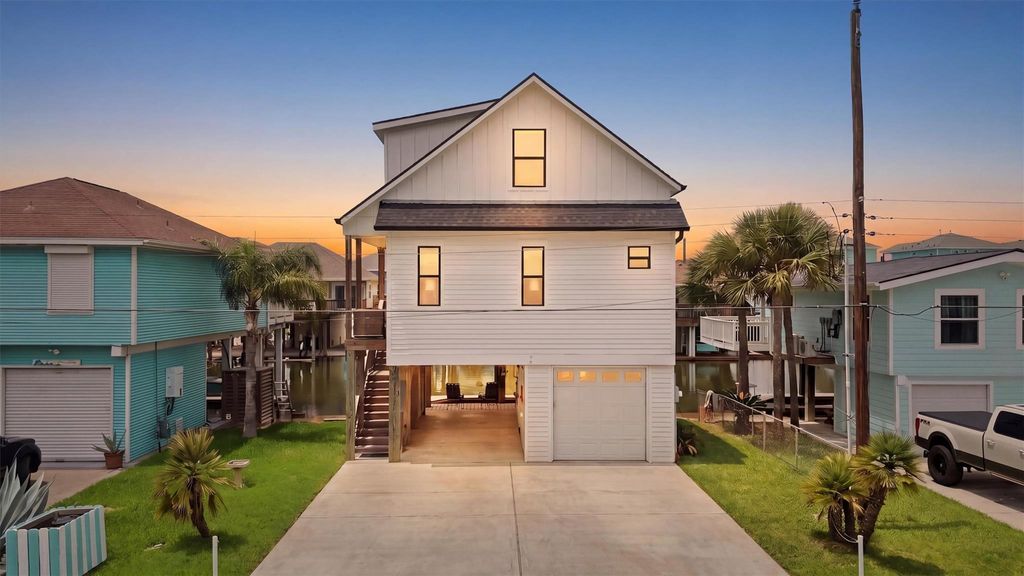 Photo of 16710 Cabeza De Vaca, Jamaica Beach, TX 77554 (MLS # 32653567)