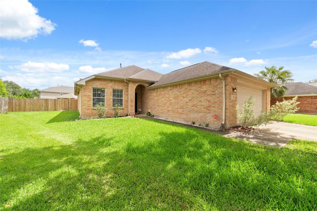 Photo of 13605 Trail Meadow Lane, Rosharon, TX 77583 (MLS # 31541513)