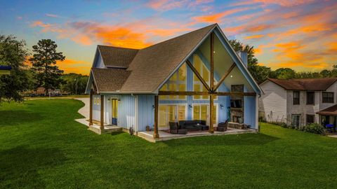 Photo of 318 Harbor View Drive, Livingston, TX 77351 (MLS # 26626289)