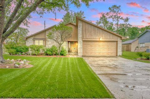 Photo of 9810 Bayou Woods Drive, Baytown, TX 77521 (MLS # 9461763)
