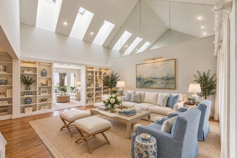 Photo of 10 S Briar Hollow Lane #50, Houston, TX 77027 (MLS # 6703302)
