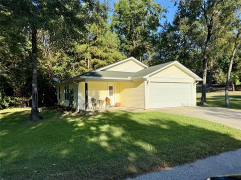 Photo of 200 Dewberry, Livingston, TX 77351 (MLS # 41936513)