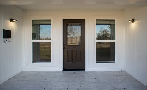 214 N Calhoun Street Groesbeck TX 76642