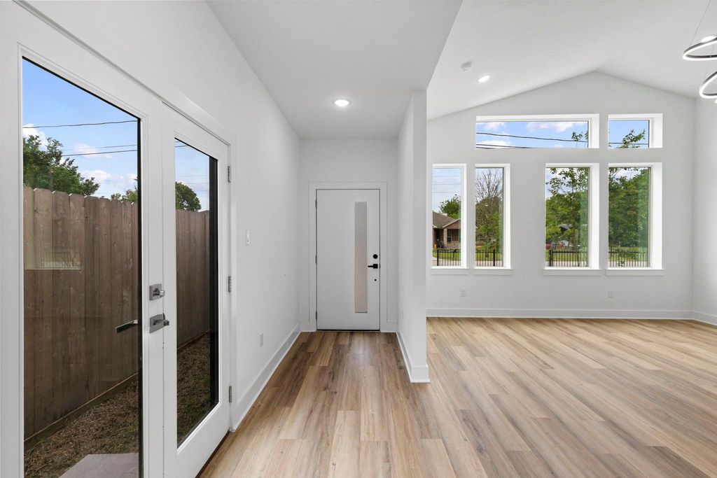 Photo of 8109 Hamlet Street #B, Houston, TX 77078 (MLS # 74901382)