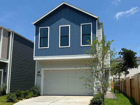 Photo of 7210 Shadyvilla Lane Ln, Houston, TX 77055 (MLS # 42145783)