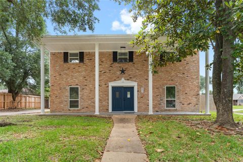 Photo of 207 Burgundy Lane, League City, TX 77573 (MLS # 10706620)
