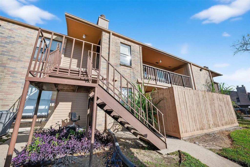 Photo of 10555 Turtlewood Court #511, Houston, TX 77072 (MLS # 9719667)