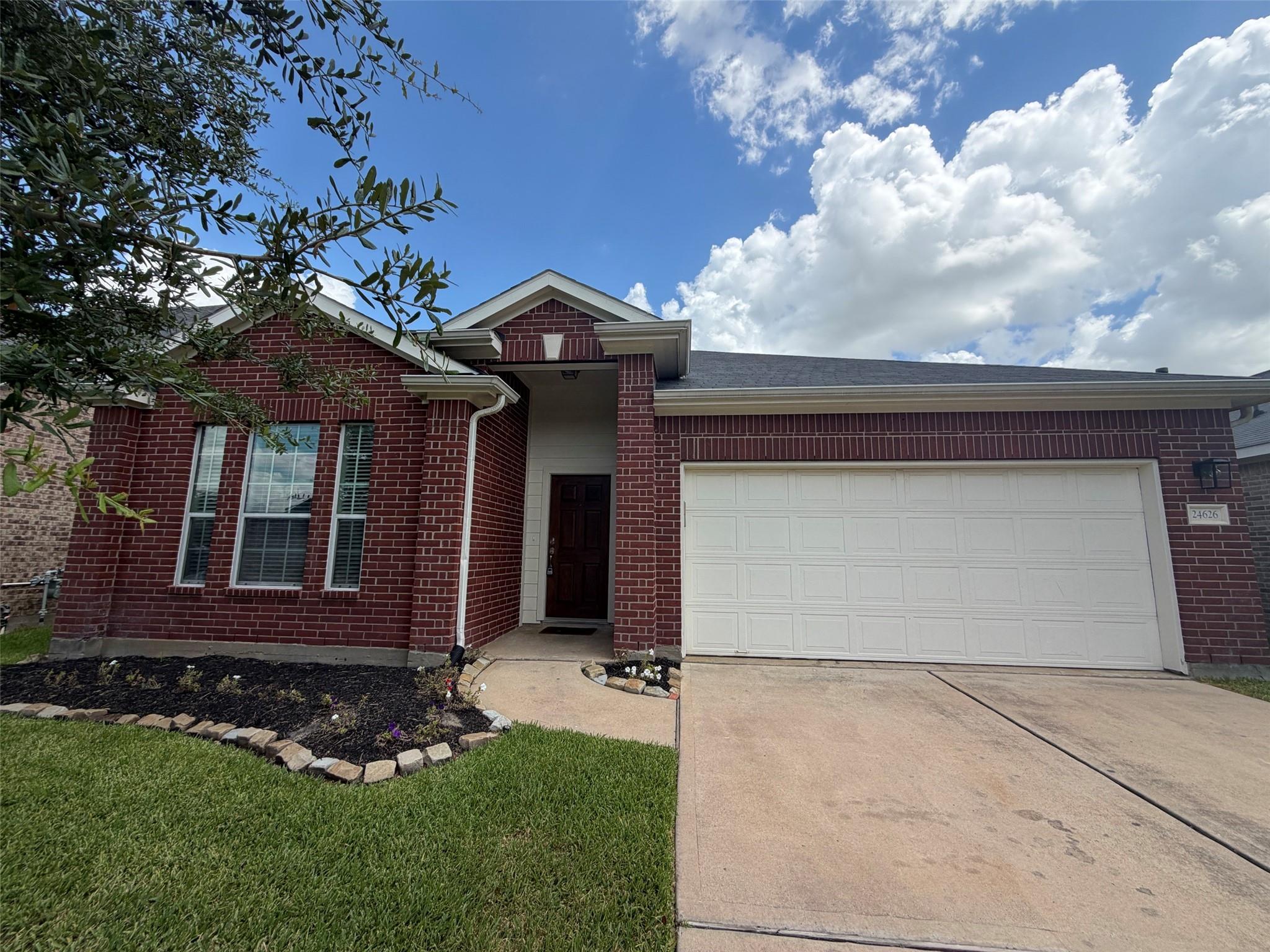 24626 Lakecrest Creek Drive