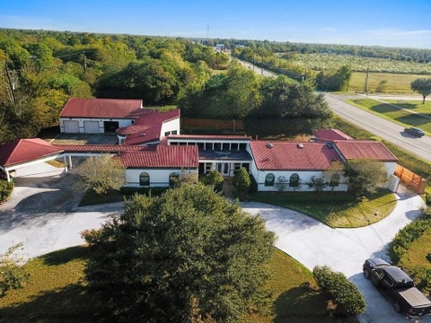 Photo of 7110 W Mockingbird Lane, Pearland, TX 77584 (MLS # 29250526)