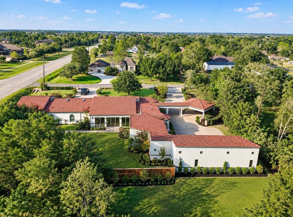 Photo of 7110 W Mockingbird Lane, Pearland, TX 77584 (MLS # 29250526)