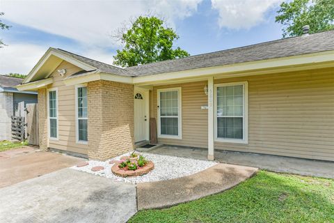 Photo of 3809 Newton Drive, Pasadena, TX 77503 (MLS # 58335632)
