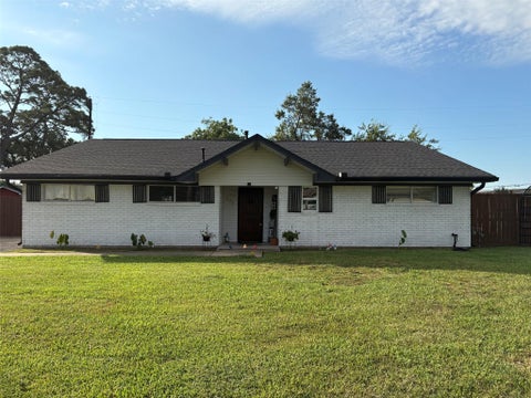 Photo of 211 Staples Drive, Baytown, TX 77523 (MLS # 94507824)