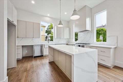 Photo of 4229 Gibson Street, Houston, TX 77007 (MLS # 26490939)