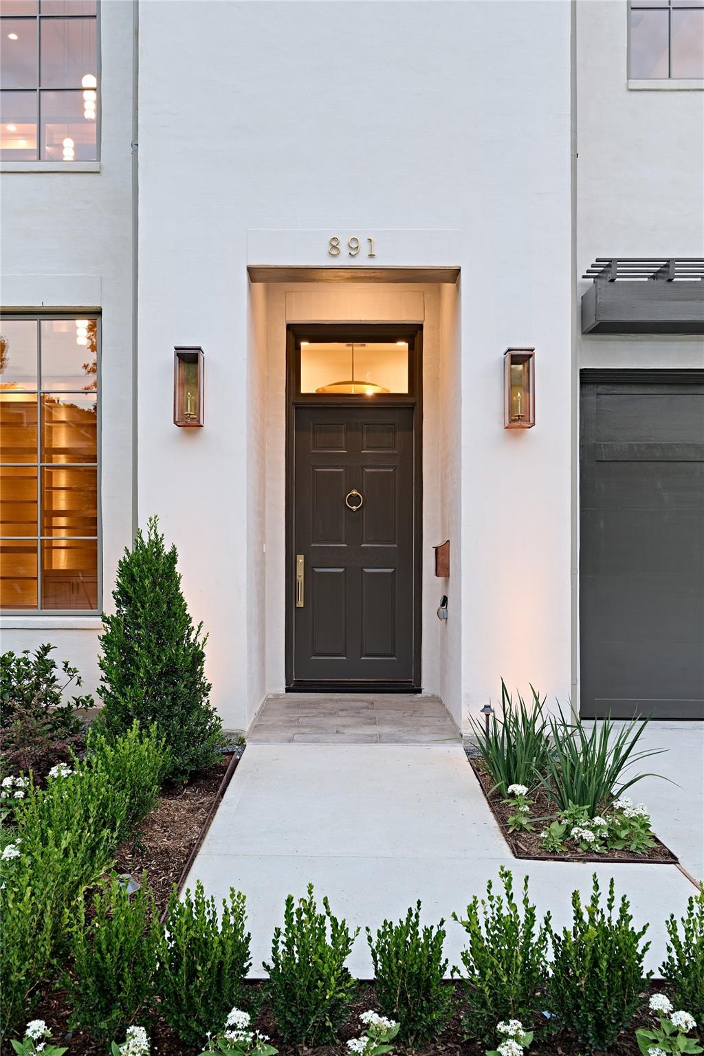 891 W 41st Street