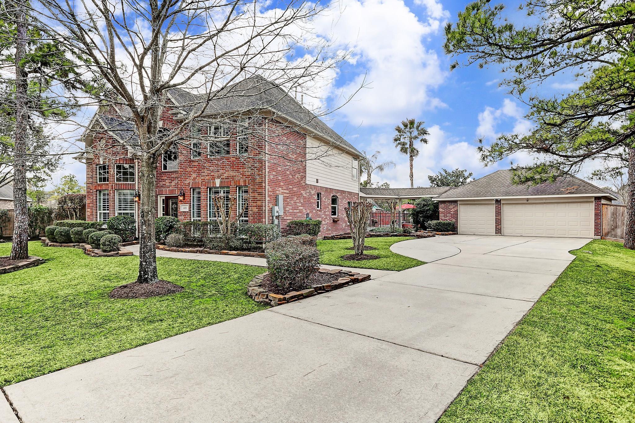 402 Trail View Way