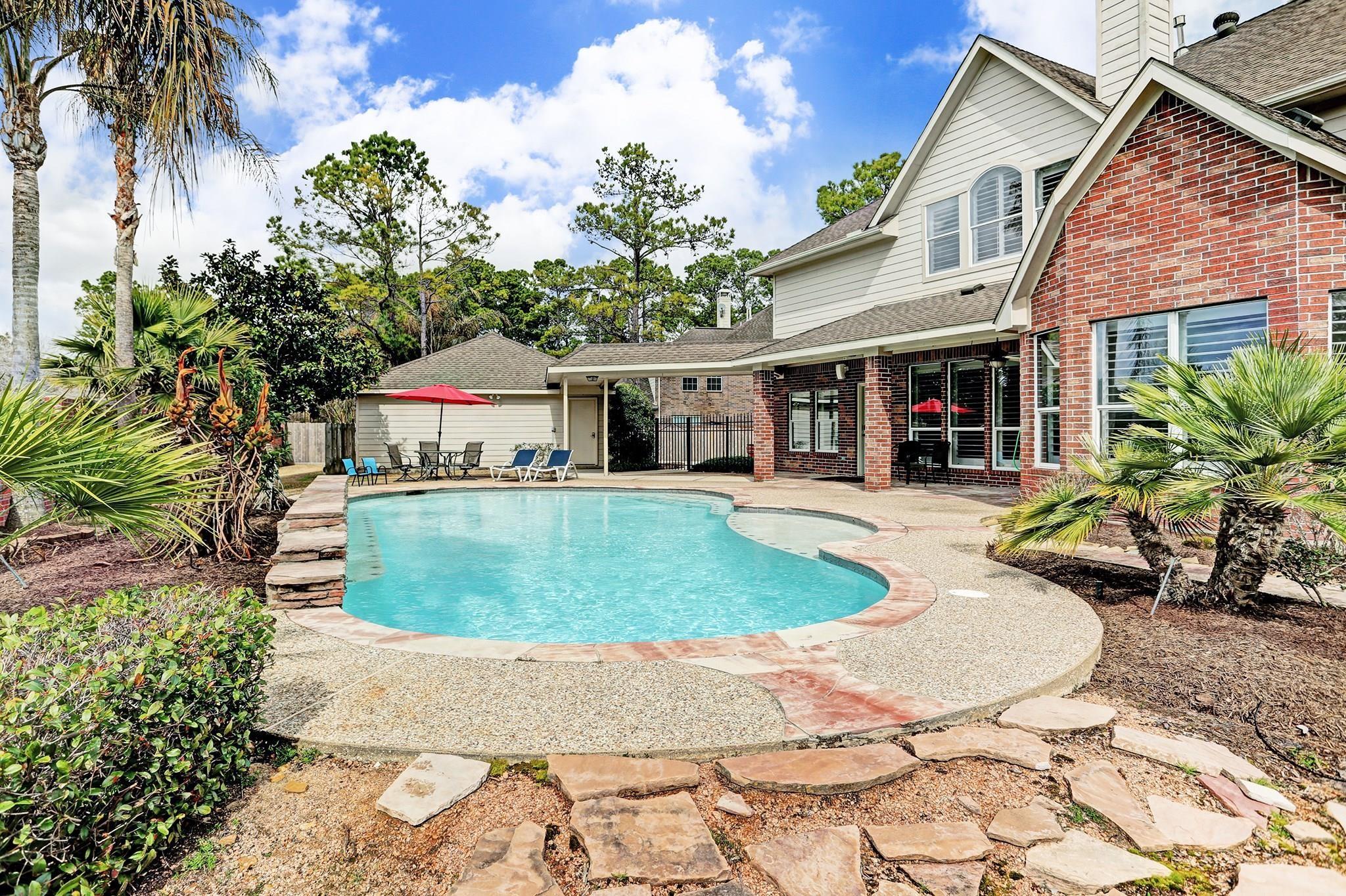 402 Trail View Way
