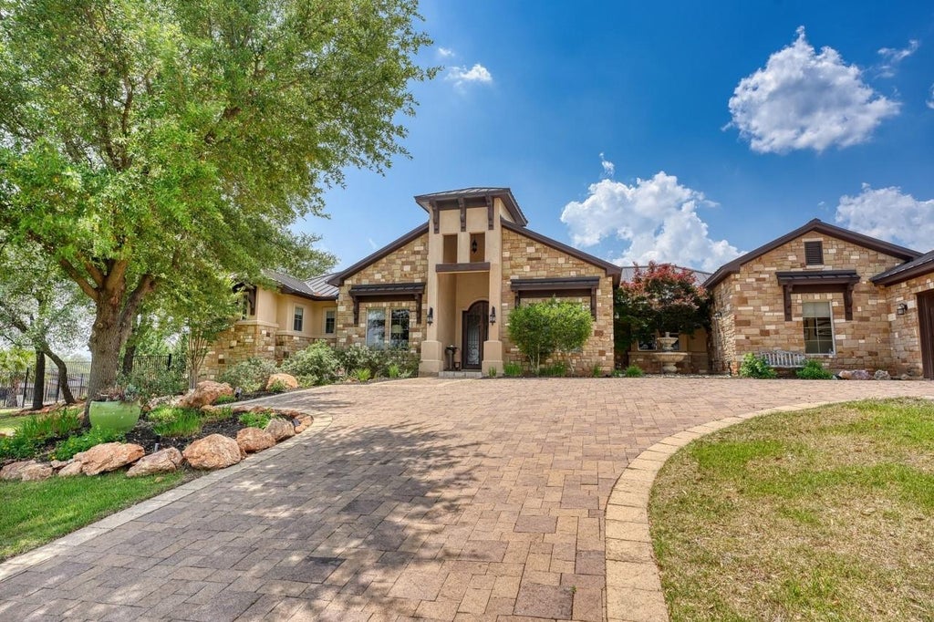 Photo of 143 Westgate Loop, Horseshoe Bay, TX 78657 (MLS # 90238402)