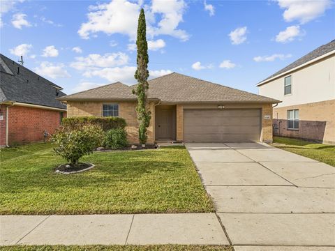 Photo of 13431 Rural Oak Street, Houston, TX 77034 (MLS # 38321228)