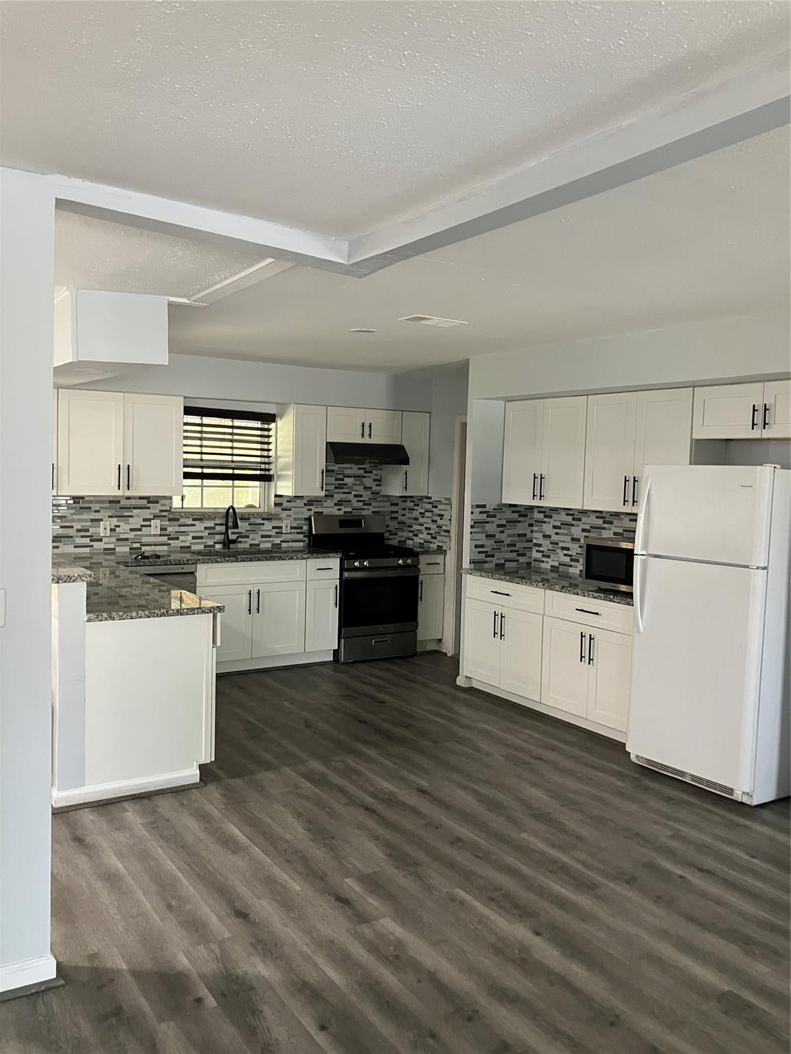25314 Oakhurst Drive
