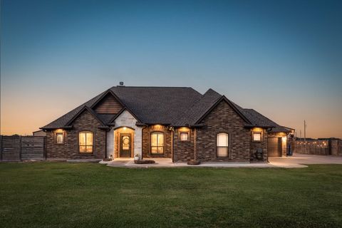 Photo of 808 Quarter Horse Trail, Angleton, TX 77515 (MLS # 36360752)