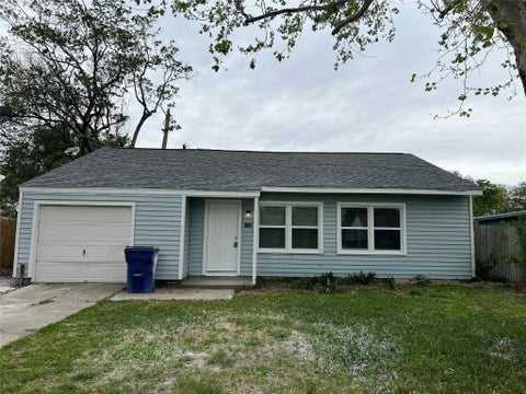 Photo of 1418 2nd Avenue N, Texas City, TX 77590 (MLS # 81147537)