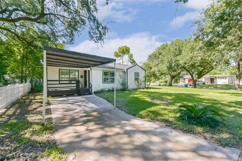 Photo of 1102 W Hart Avenue, Pasadena, TX 77506 (MLS # 30133490)