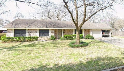 Photo of 507 N Rusk Street, Wharton, TX 77488 (MLS # 30430173)