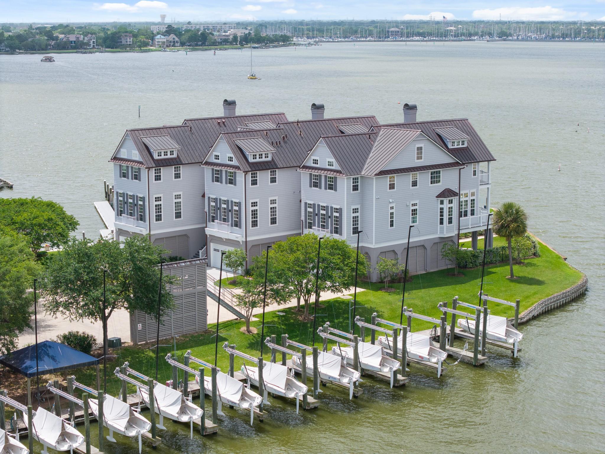 2447 Lakewood Pointe