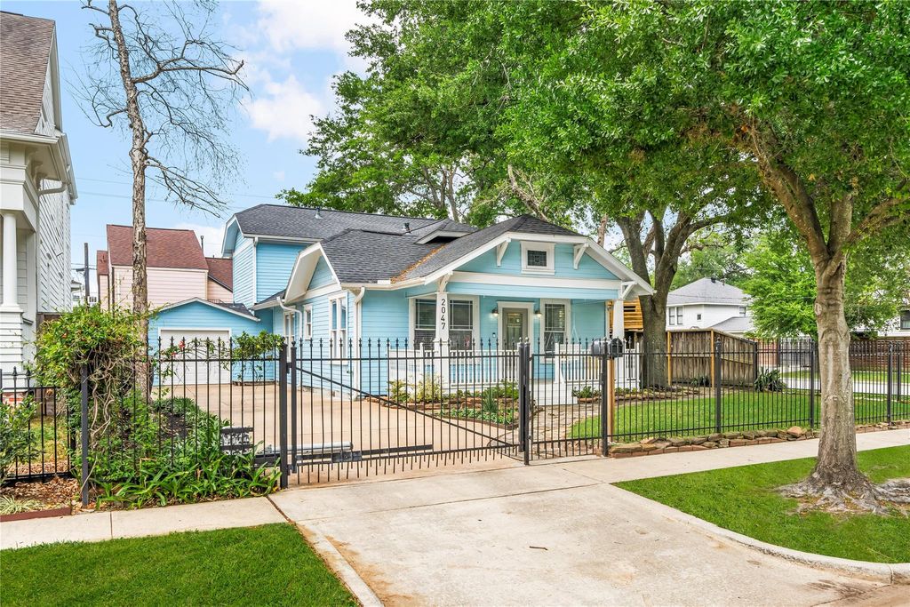 Photo of 2047 Harvard Street, Houston, TX 77008 (MLS # 57839343)