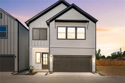 Photo of 241 Rebecca Street #B, Houston, TX 77022 (MLS # 74983852)